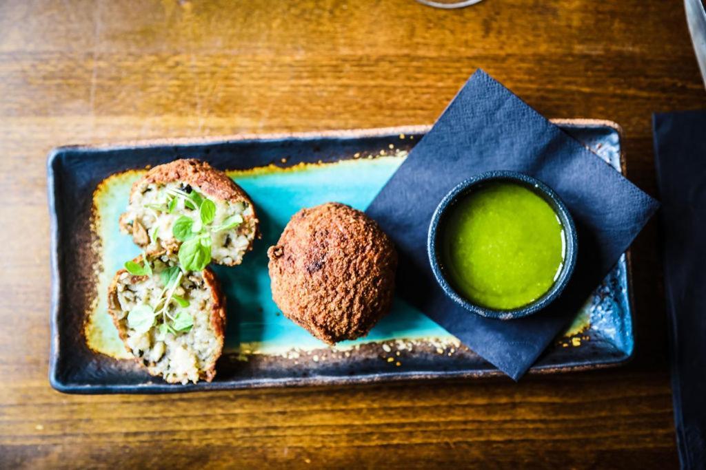 The Roundabout Hotel Pulborough Ngoại thất bức ảnh