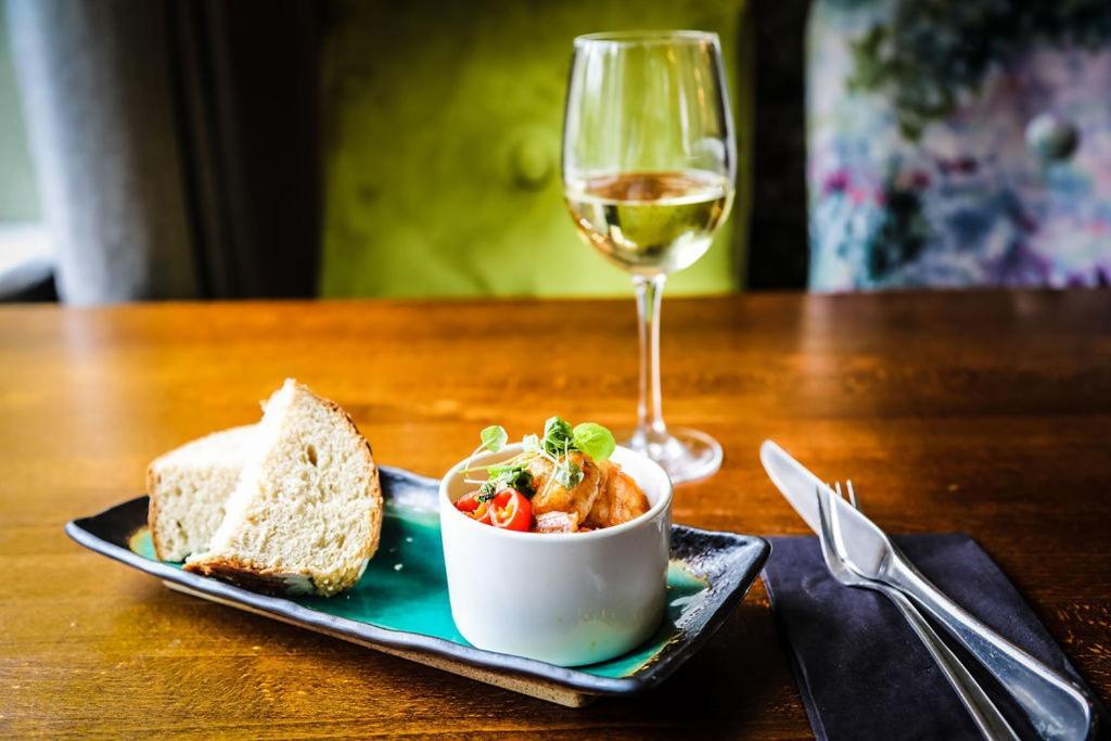 The Roundabout Hotel Pulborough Ngoại thất bức ảnh